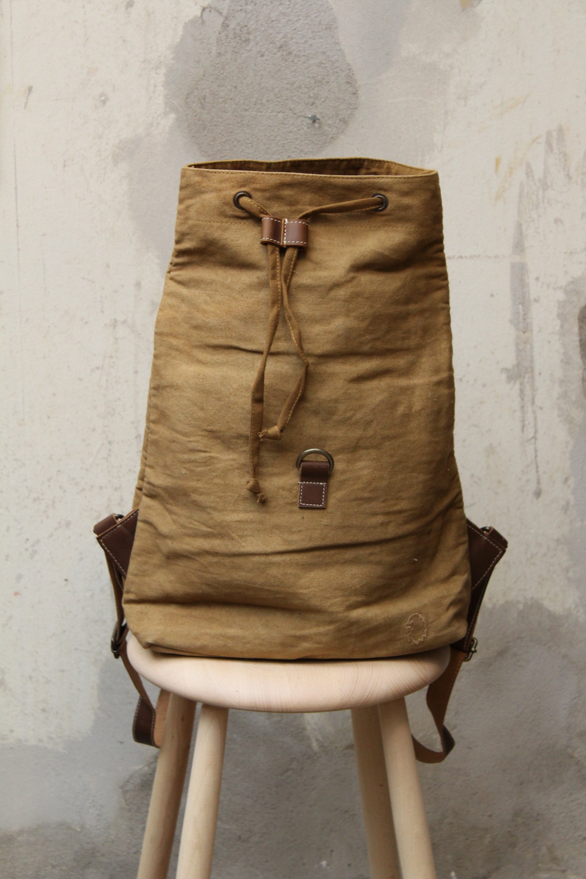 Knösa Ryggsäck Guld