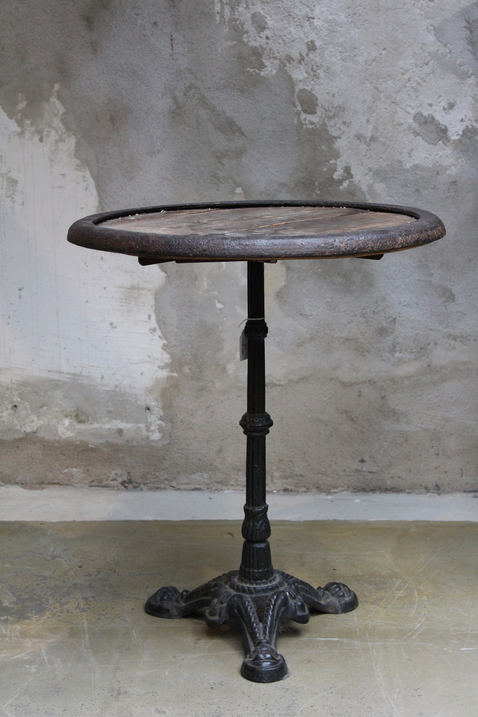 Runt vintage bord nr. 863
