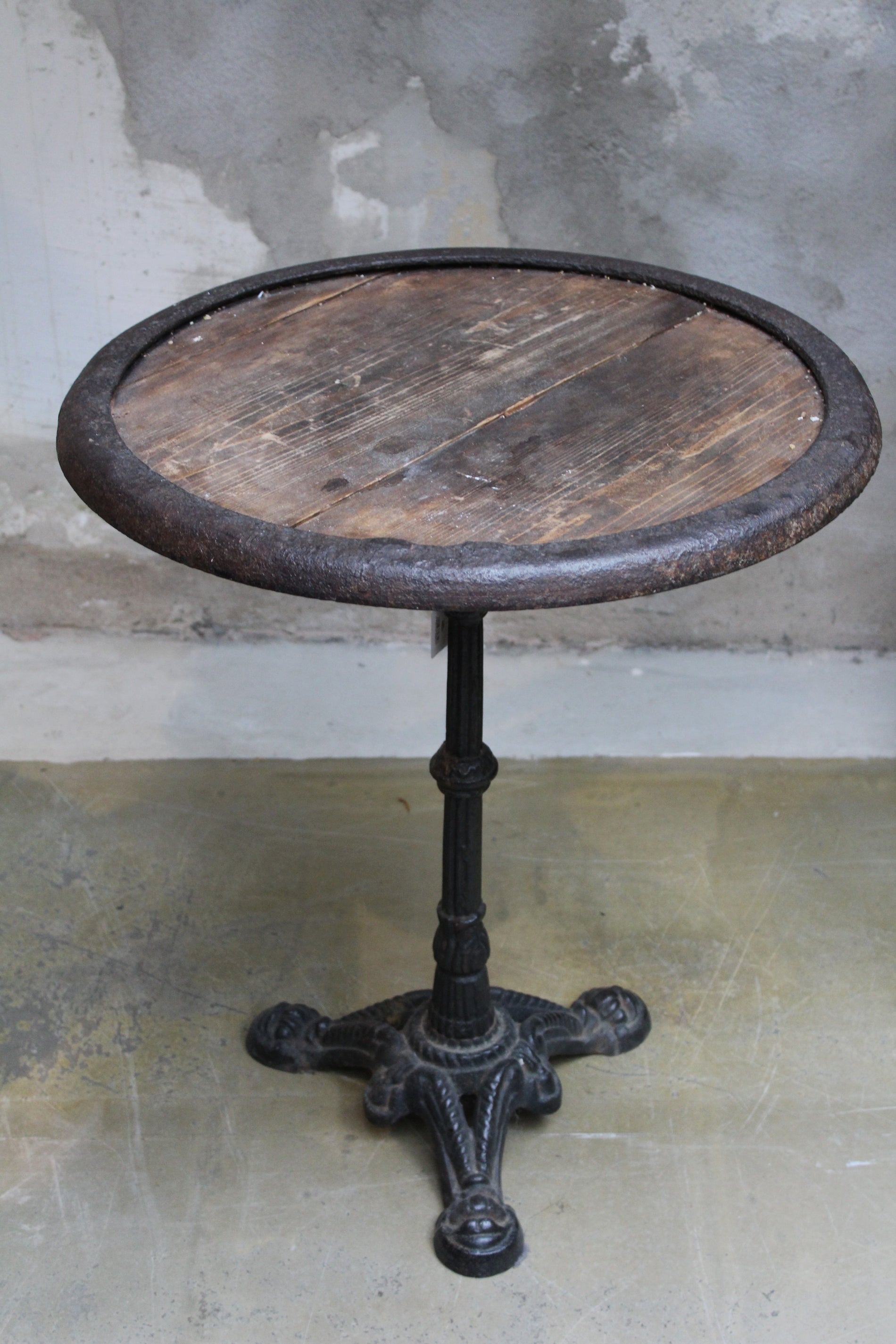 Runt vintage bord nr. 863