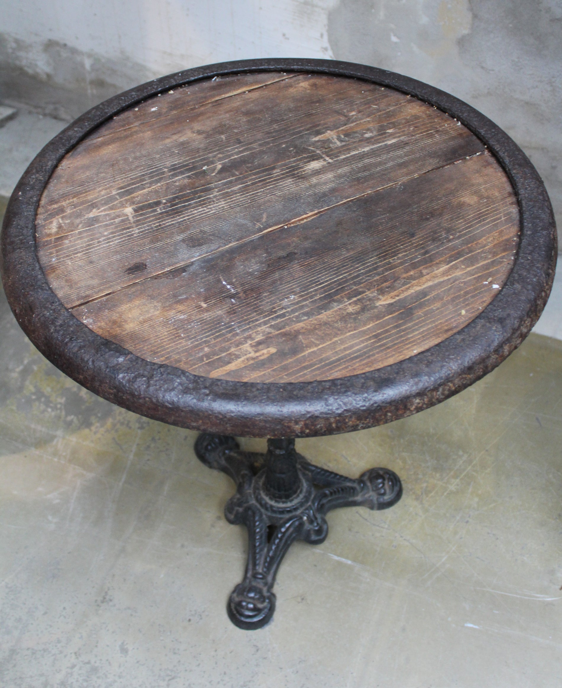 Runt vintage bord nr. 863