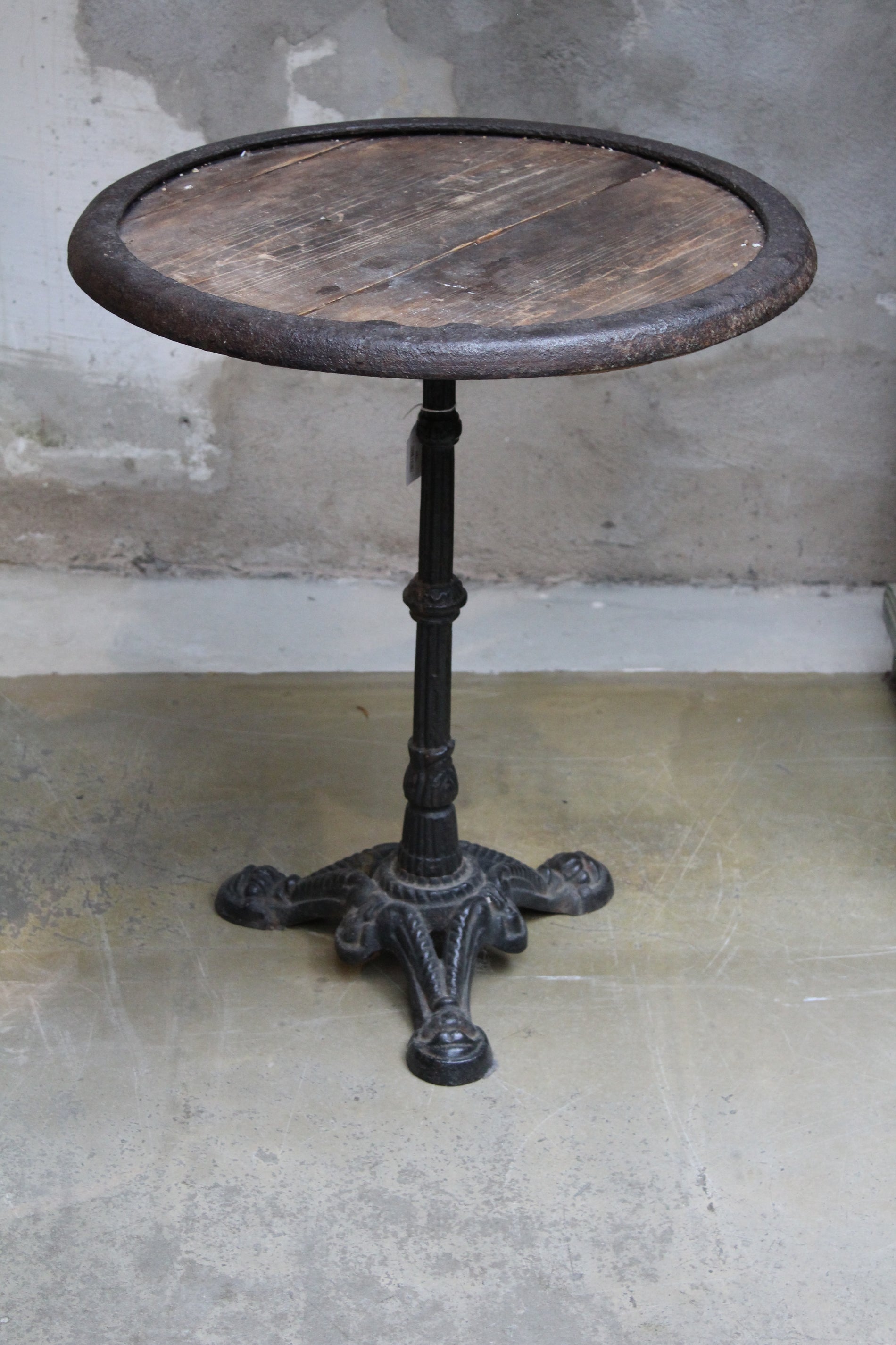 Runt vintage bord nr. 863