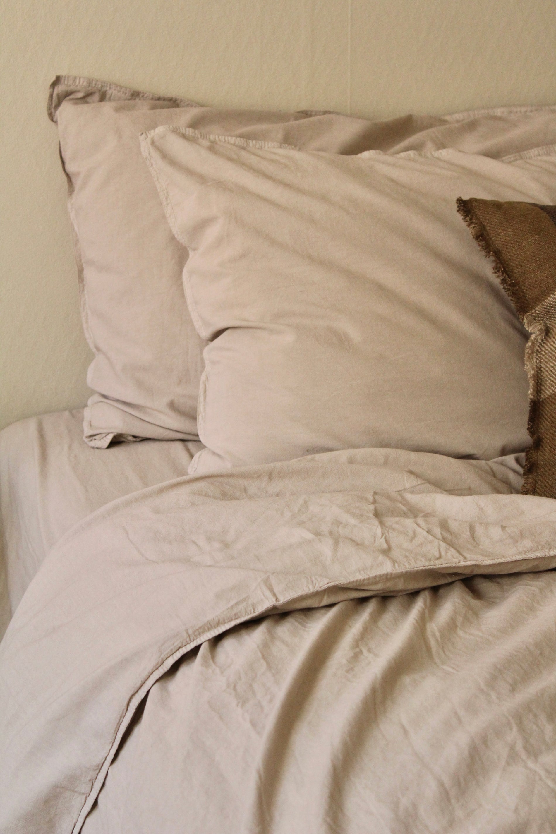 Påslakanset Crinkle Feather Grey (150x210cm)