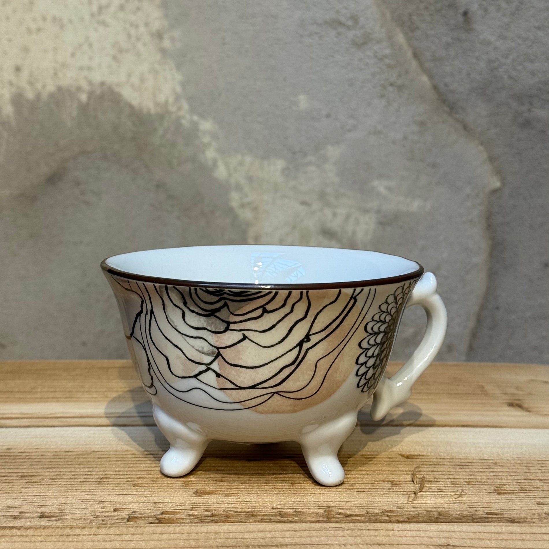 Viktoria kopp på fot - Vallmo