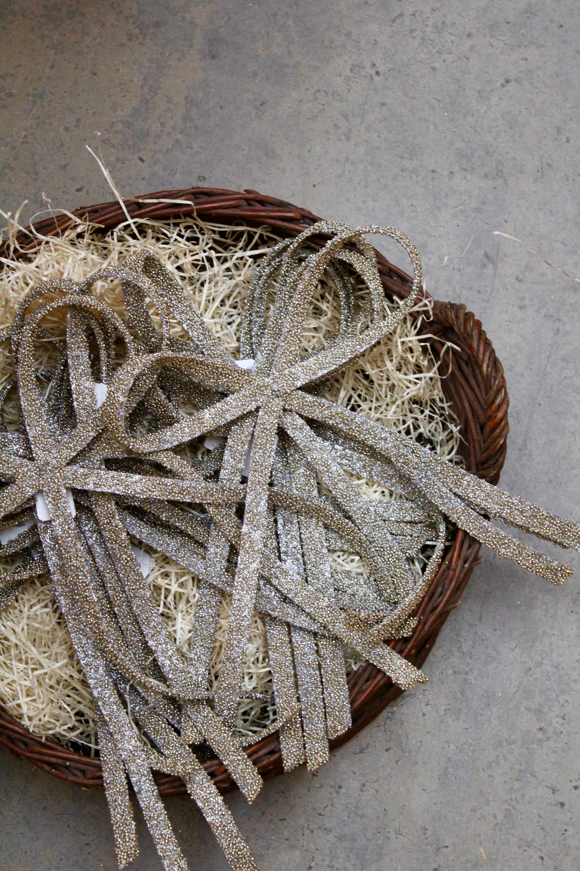 Bead Bow - Silver clip 35cm