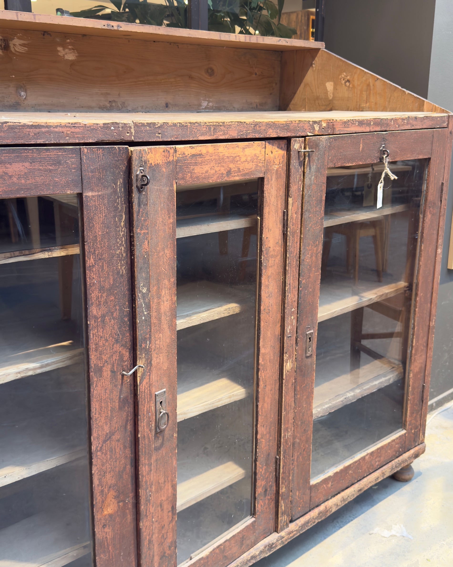 Vintage skåp med glasrutor nr.569