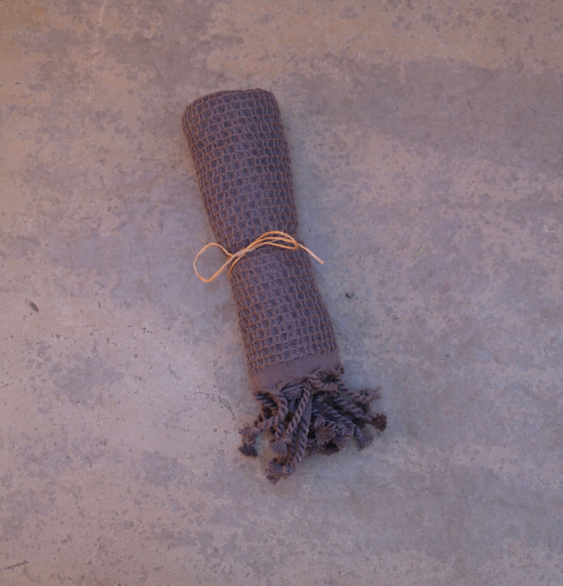 Fluffy Waffle Handduk - Charcoal (50x70cm)