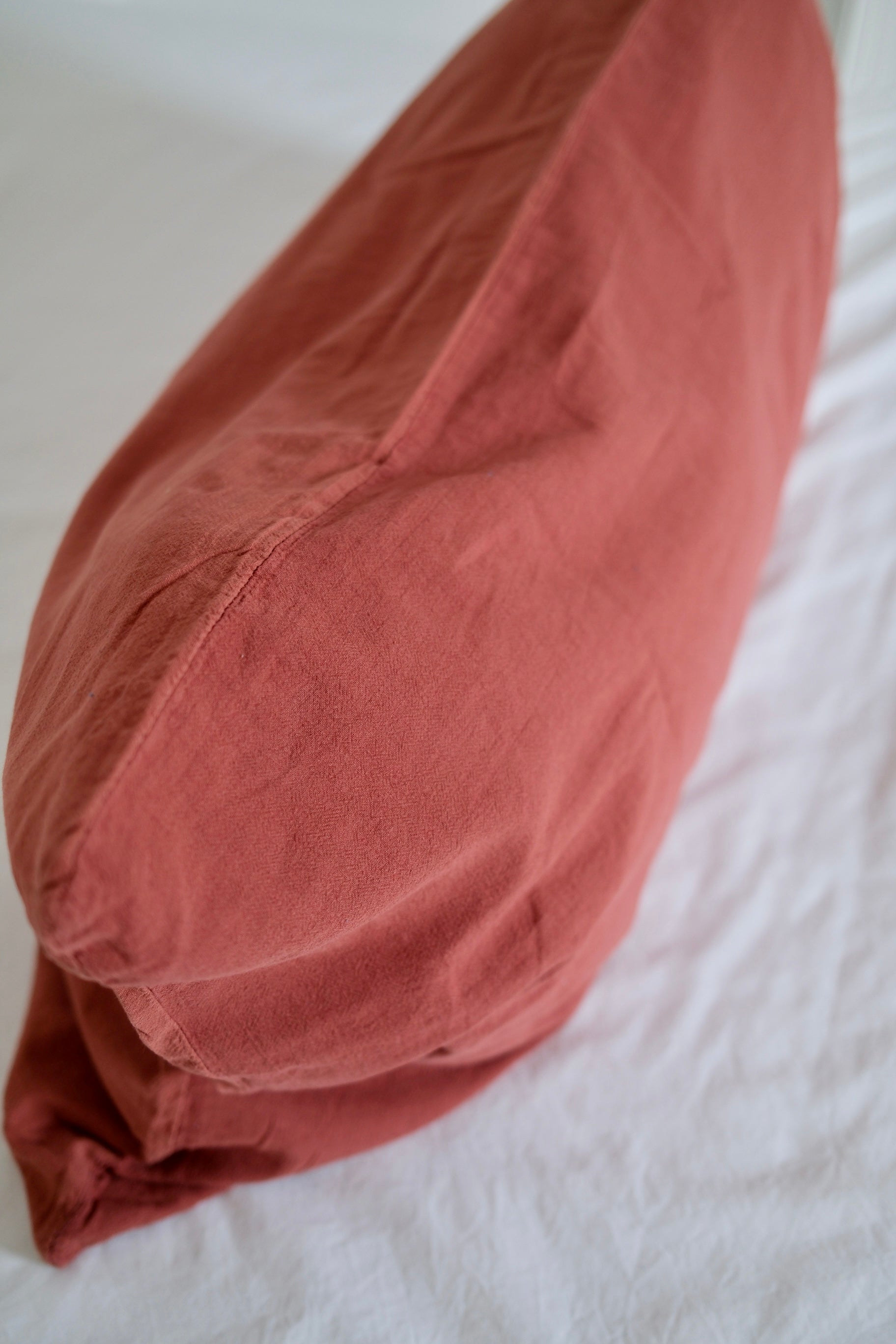 Kuddfodral Gemini - Red sorghum (50x90cm)