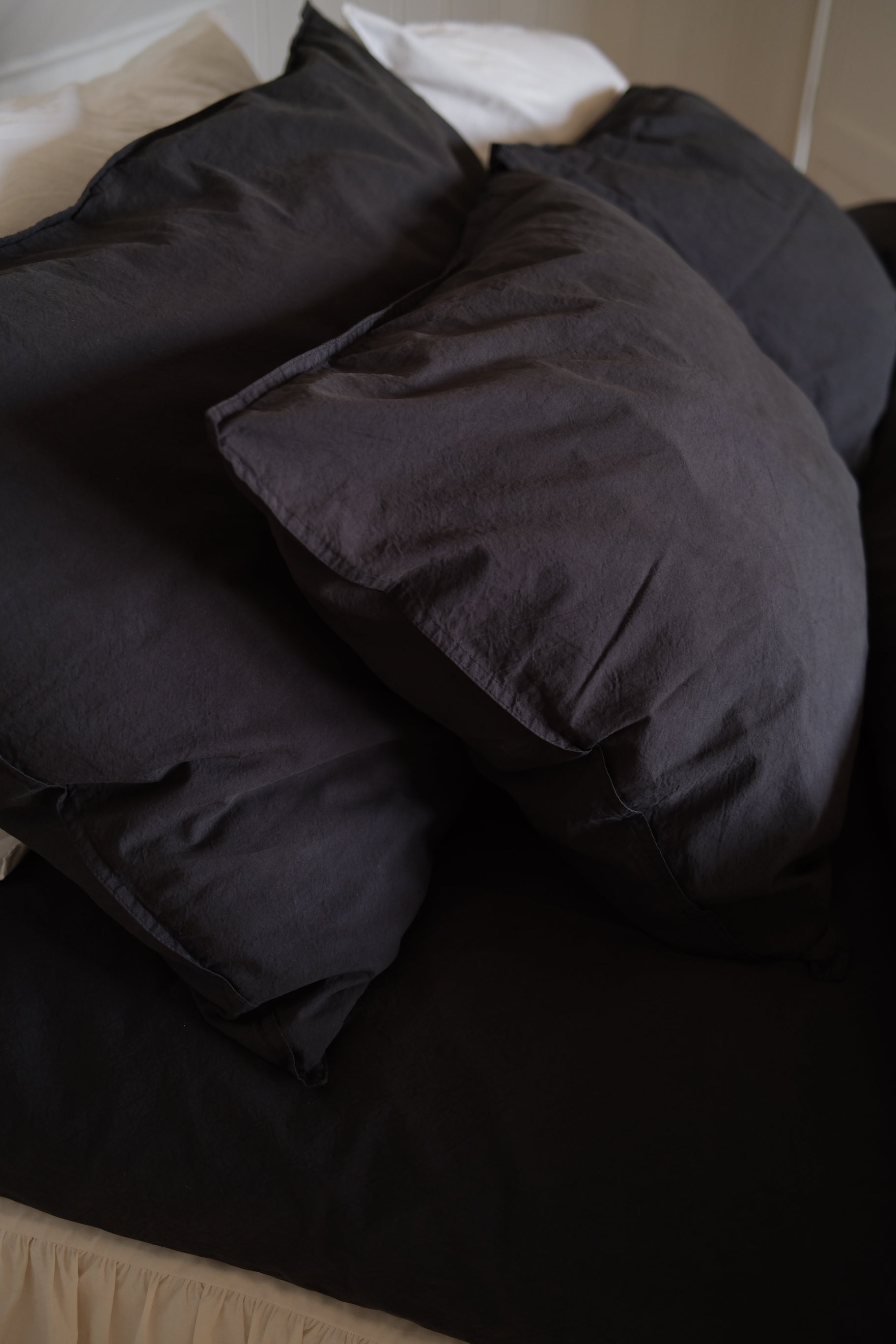 Kuddfodral Crinkle Phantom black 50x90cm