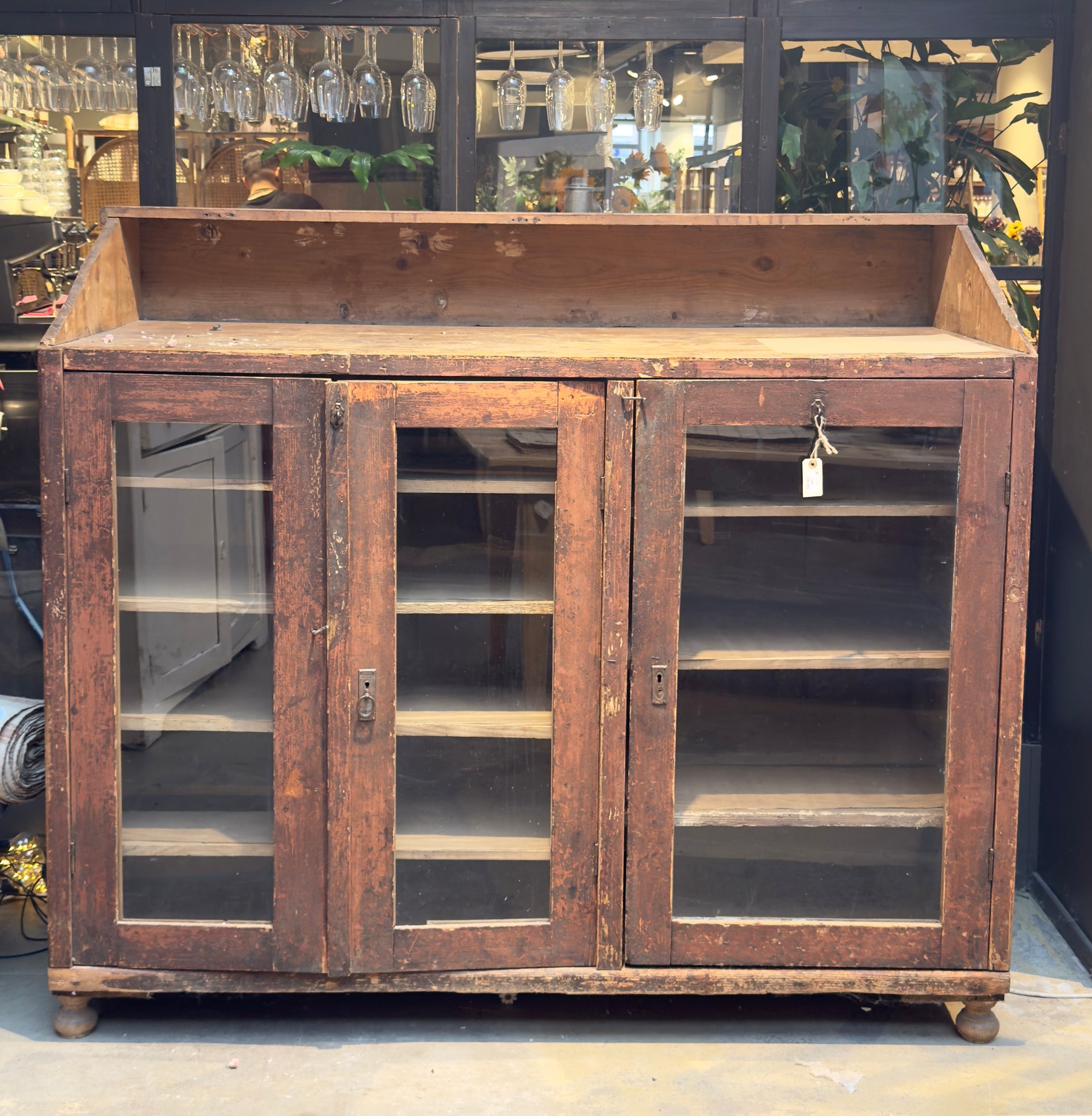 Vintage skåp med glasrutor nr.569