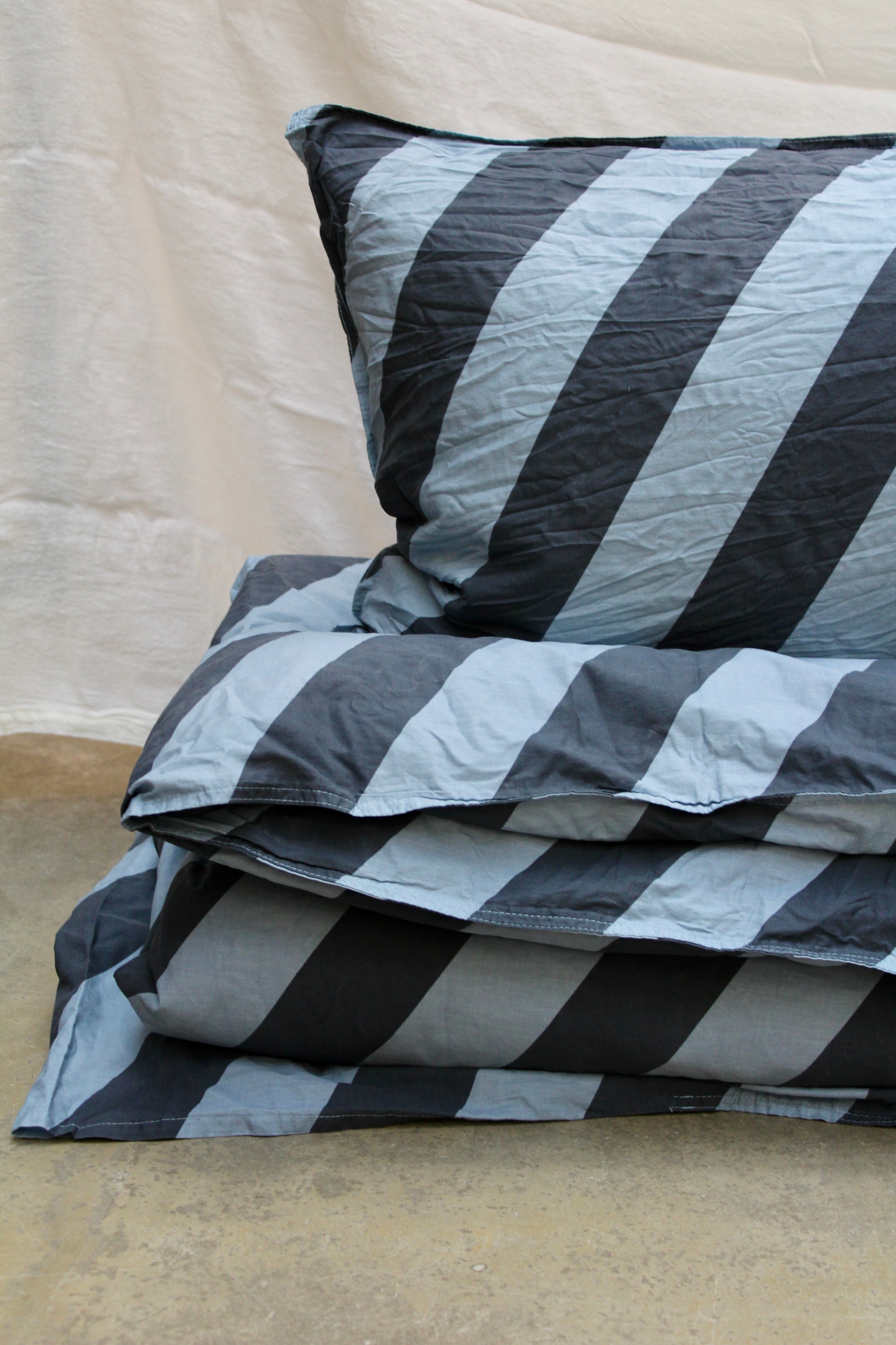 Tivolistripe bäddset 2-dels- Blue-150x210cm inkl, örngott 50x60cm