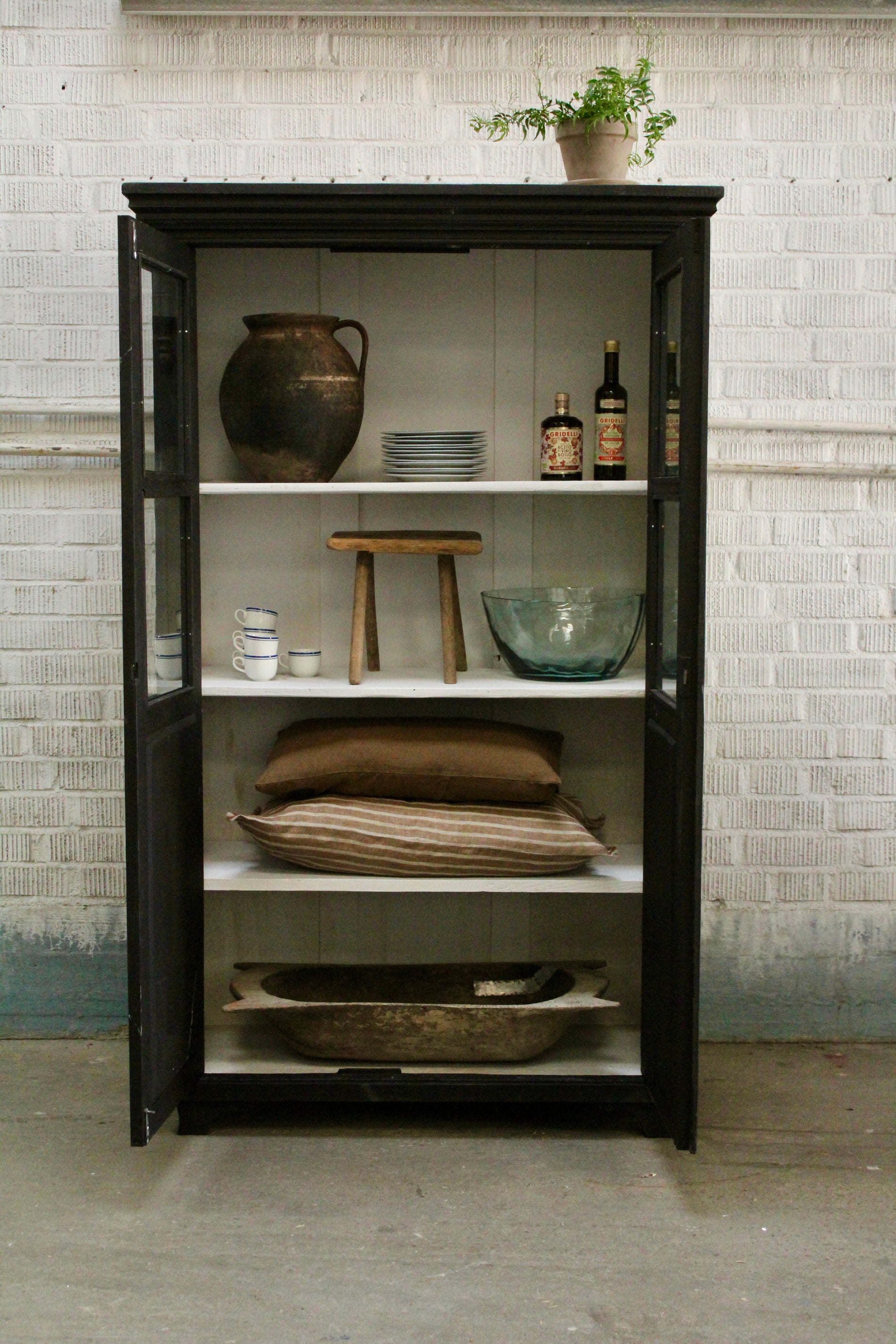 Vintage skåp svart nr. 1714