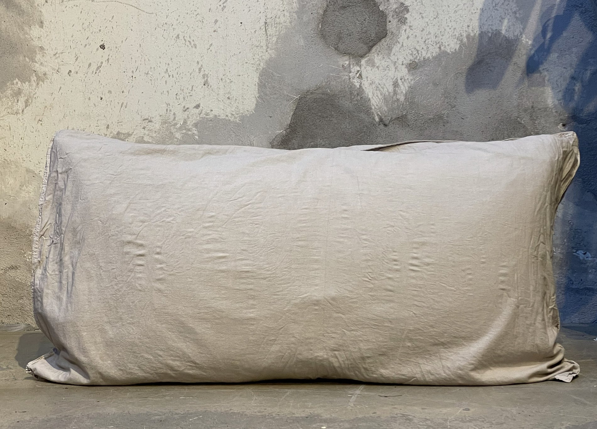 Kuddfodral Crinkle Feather Grey (50x90cm)