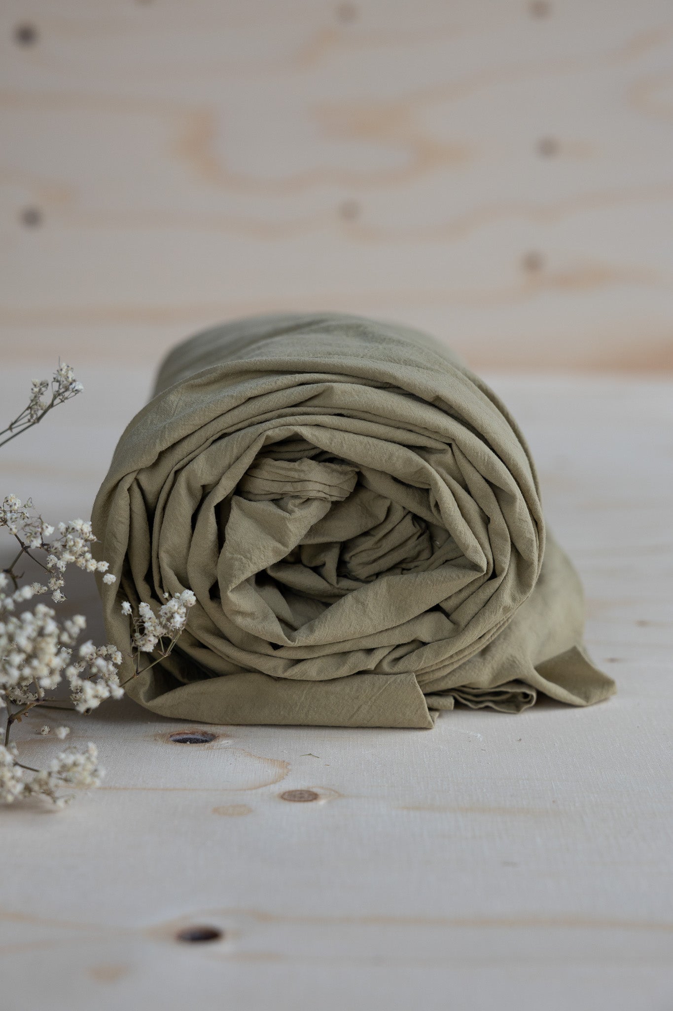 Lakan Crinkle Khaki Green – ihoprullat på träyta